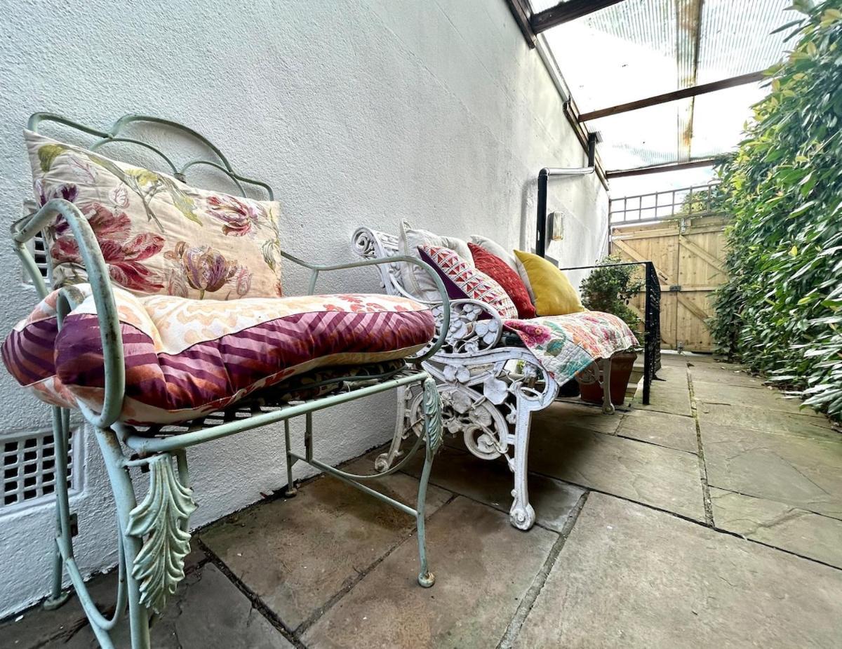 Spacious Comfortable Flat With Free Parking In East Finchley, Muswell Hill & Close To Alexandra Palace London Bagian luar foto