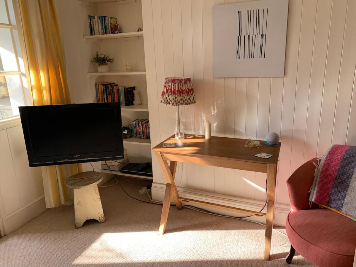Spacious Comfortable Flat With Free Parking In East Finchley, Muswell Hill & Close To Alexandra Palace London Bagian luar foto